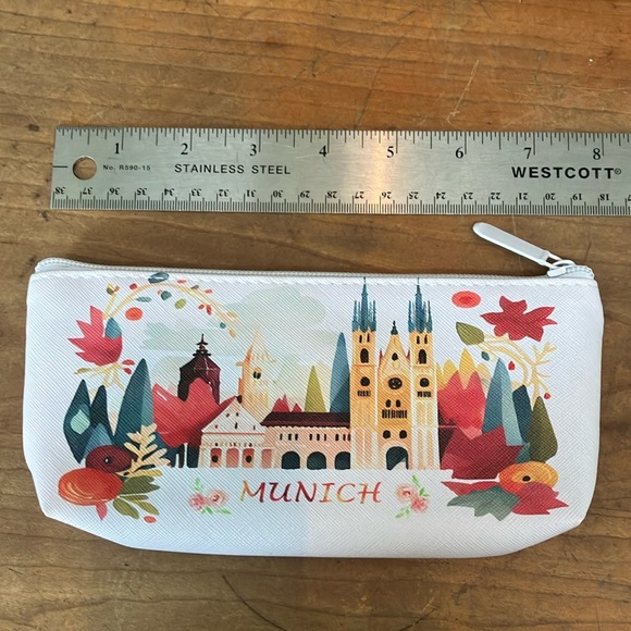 Munich souvenir pencil case  / makeup / jewelry bag White Pouch - Picture 6 of 8